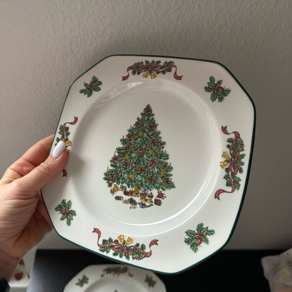 JOHNSON BROTHERS Set of 2 pcs Victorian Christmas England Square Salad Plate - Picture 5 of 7